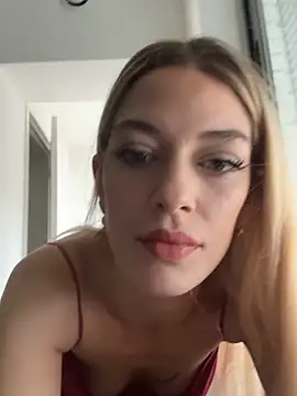 Snapshot of Lolitaxlola chatting on 09/21/25, 12:32 Lolitaxlola online show from 09/21/25, 12:32