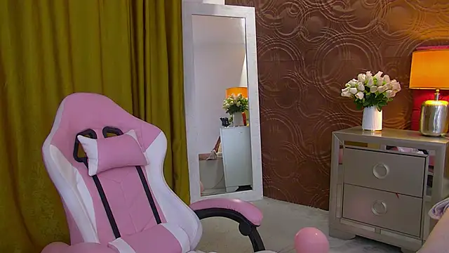 Snapshot of IrisMonn chatting on 03/07/25, 08:56 IrisMonn online show from 03/07/25, 08:56