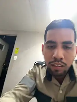 Snapshot of EnriquePersian197 chatting on 03/12/25, 01:36 EnriquePersian197 online show from 03/12/25, 01:36