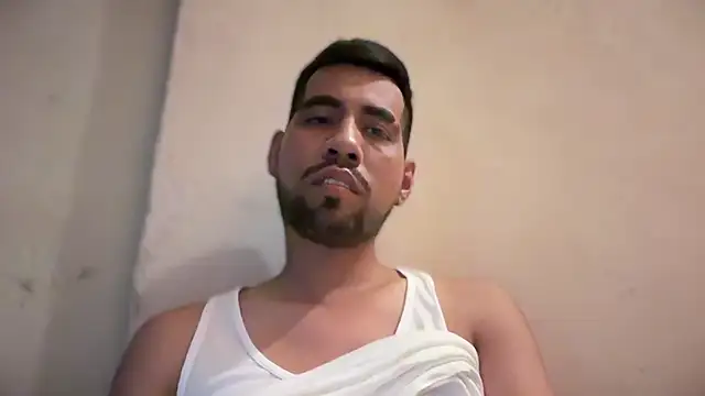 Snapshot of EnriquePersian197 chatting on 02/15/25, 08:56 EnriquePersian197 online show from 02/15/25, 08:56