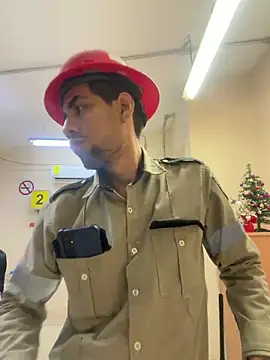 EnriquePersian197 online show from 12/15/25, 12:44