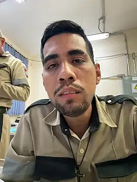 Snapshot of EnriquePersian197 chatting on 03/19/25, 01:32 EnriquePersian197 online show from 03/19/25, 01:32