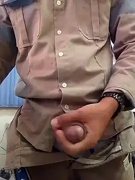 Snapshot of EnriquePersian197 chatting on 02/17/25, 02:06 EnriquePersian197 online show from 02/17/25, 02:06