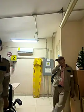 EnriquePersian197 online show from 12/03/25, 12:23