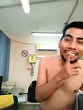 EnriquePersian197 online show from 11/17/25, 06:56