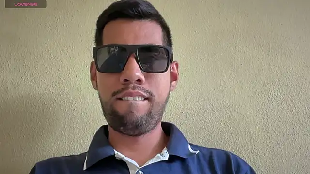 Snapshot of EnriquePersian197 chatting on 09/16/25, 06:42 EnriquePersian197 online show from 09/16/25, 06:42