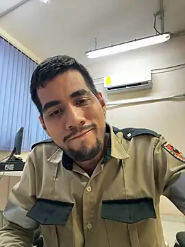 Snapshot of EnriquePersian197 chatting on 03/05/25, 01:31 EnriquePersian197 online show from 03/05/25, 01:31