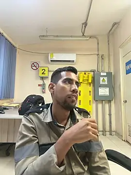 EnriquePersian197 online show from 11/26/25, 05:40