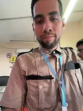 EnriquePersian197 online show from 04/24/26, 12:01