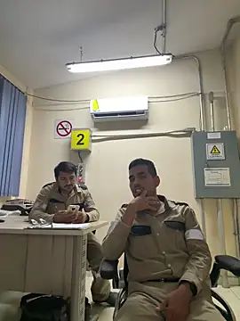 Snapshot of EnriquePersian197 chatting on 03/12/25, 11:21 EnriquePersian197 online show from 03/12/25, 11:21