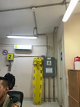 Snapshot of EnriquePersian197 chatting on 10/15/25, 01:15 EnriquePersian197 online show from 10/15/25, 01:15