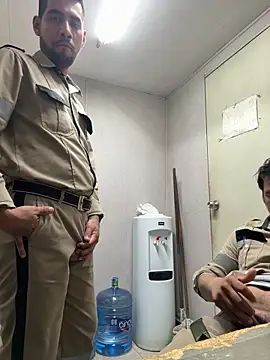 Snapshot of EnriquePersian197 chatting on 03/12/25, 05:35 EnriquePersian197 online show from 03/12/25, 05:35