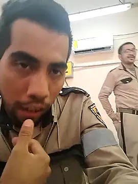 Snapshot of EnriquePersian197 chatting on 09/15/25, 06:52 EnriquePersian197 online show from 09/15/25, 06:52