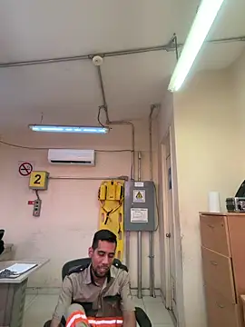 EnriquePersian197 online show from 05/19/26, 12:04