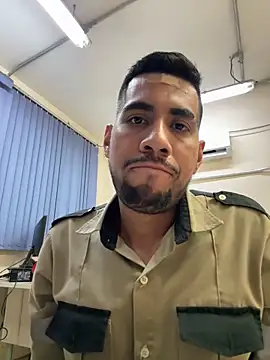 Snapshot of EnriquePersian197 chatting on 03/08/25, 03:28 EnriquePersian197 online show from 03/08/25, 03:28