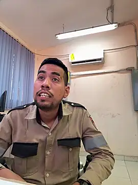 Snapshot of EnriquePersian197 chatting on 03/10/25, 06:56 EnriquePersian197 online show from 03/10/25, 06:56