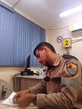 Snapshot of EnriquePersian197 chatting on 02/20/25, 01:51 EnriquePersian197 online show from 02/20/25, 01:51