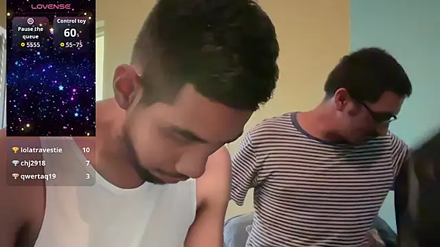 Snapshot of EnriquePersian197 chatting on 10/18/25, 03:47 EnriquePersian197 online show from 10/18/25, 03:47