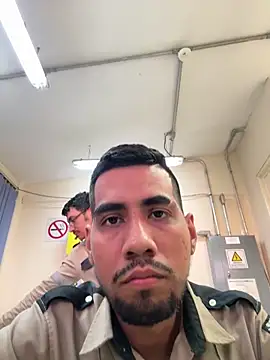 Snapshot of EnriquePersian197 chatting on 03/08/25, 12:11 EnriquePersian197 online show from 03/08/25, 12:11