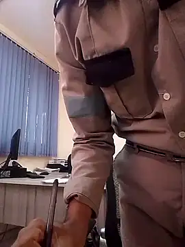 Snapshot of EnriquePersian197 chatting on 02/13/25, 02:42 EnriquePersian197 online show from 02/13/25, 02:42