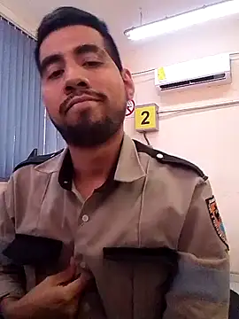 Snapshot of EnriquePersian197 chatting on 02/20/25, 05:52 EnriquePersian197 online show from 02/20/25, 05:52