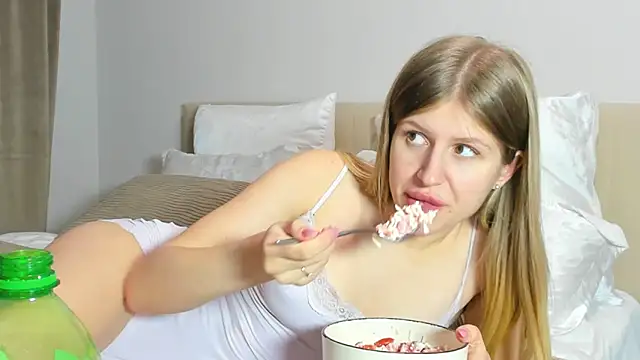 kirraa  online show from 02/04/26, 07:42