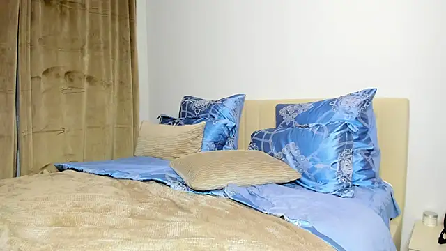 Snapshot of kirraa_ chatting on 10/26/25, 04:51 kirraa online show from 10/26/25, 04:51