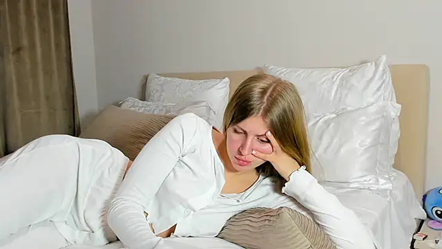 kirraa  online show from 12/22/25, 07:58