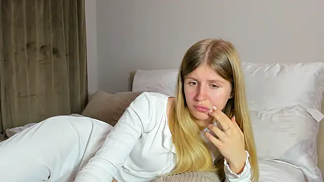 kirraa  online show from 11/23/25, 07:13