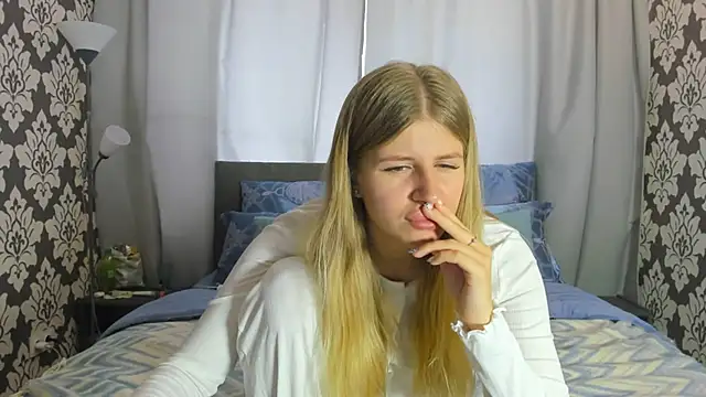 Snapshot of kirraa_ chatting on 09/20/25, 10:31 kirraa online show from 09/20/25, 10:31