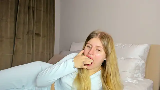 kirraa  online show from 11/13/25, 08:35