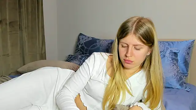 kirraa  online show from 12/01/25, 07:15