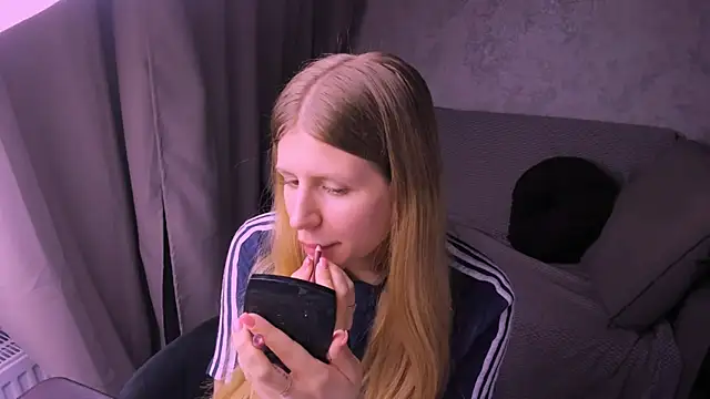 Snapshot of kirraa_ chatting on 03/09/25, 06:54 kirraa online show from 03/09/25, 06:54