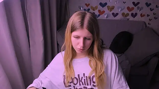 Snapshot of kirraa_ chatting on 02/15/25, 10:52 kirraa online show from 02/15/25, 10:52