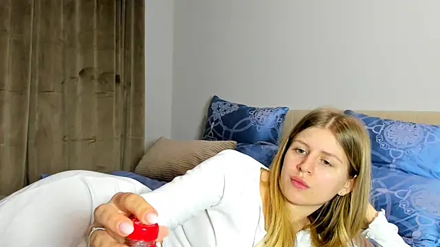 kirraa  online show from 12/03/25, 02:49