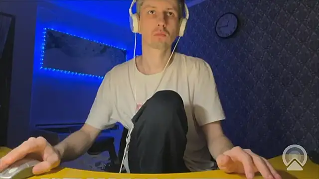 Aki-Laky online show from 12/22/25, 07:47