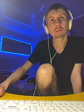 Aki-Laky online show from 12/03/25, 07:13