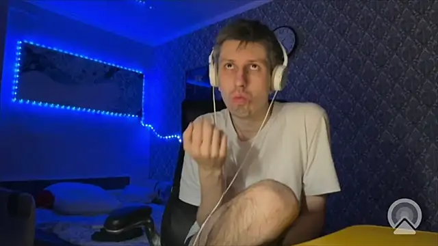 Aki-Laky online show from 04/05/26, 08:26