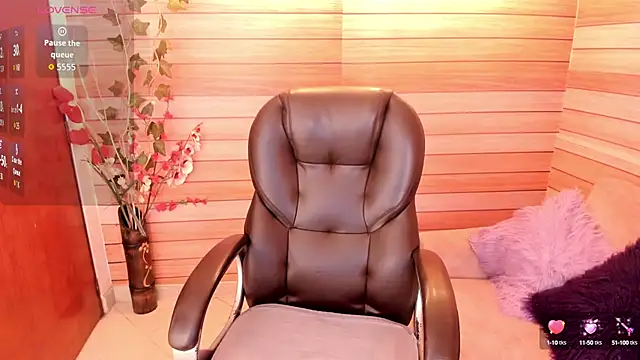 Snapshot of marien_thomson_ chatting on 10/15/25, 02:21 marien thomson online show from 10/15/25, 02:21