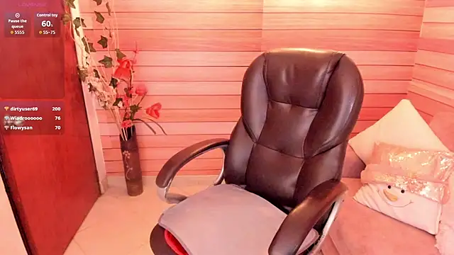 Snapshot of marien_thomson_ chatting on 11/17/25, 02:26 marien thomson online show from 11/17/25, 02:26