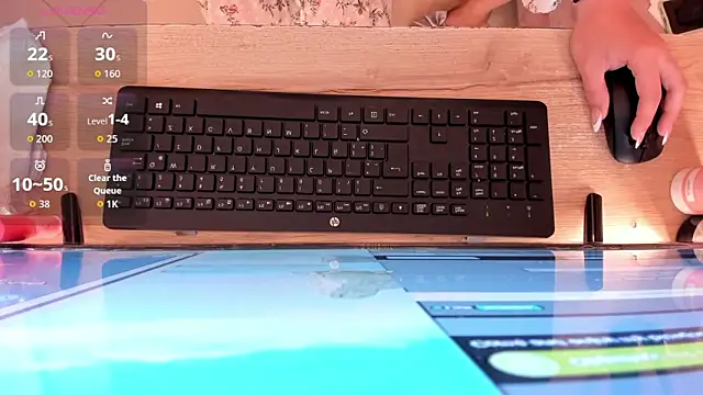 Snapshot of marien_thomson_ chatting on 11/15/25, 02:04 marien thomson online show from 11/15/25, 02:04