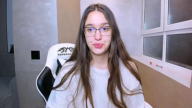 Snapshot of fancy_bunny chatting on 10/27/25, 08:10 fancy bunny online show from 10/27/25, 08:10