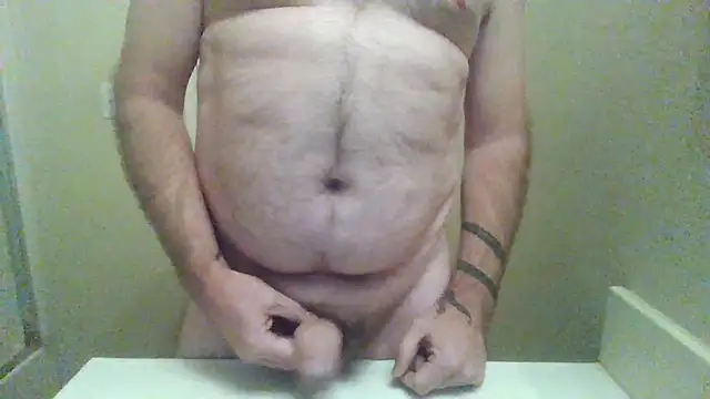 Snapshot of WatchinU82 chatting on 10/17/25, 05:33 WatchinU82 online show from 10/17/25, 05:33