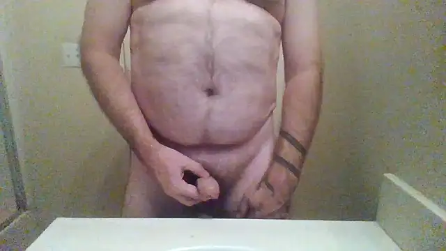 Snapshot of WatchinU82 chatting on 10/05/25, 05:09 WatchinU82 online show from 10/05/25, 05:09