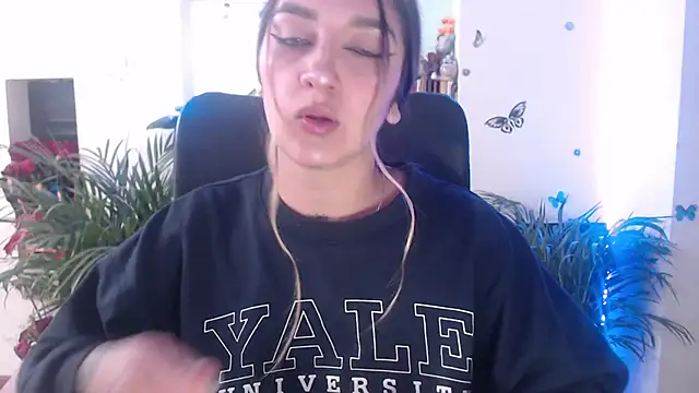 Snapshot of Lia-mitch chatting on 04/30/26, 06:48 Lia-mitch online show from 04/30/26, 06:48