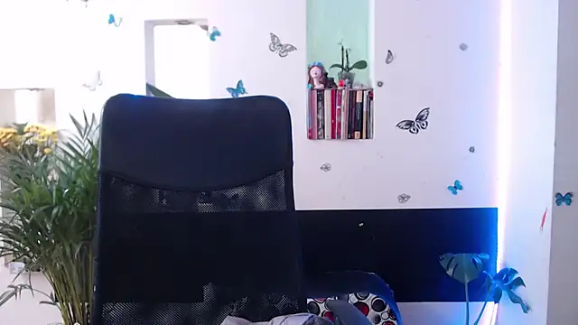 Lia-mitch online show from 10/10/25, 06:31