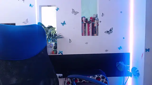 Lia-mitch online show from 12/18/25, 07:18