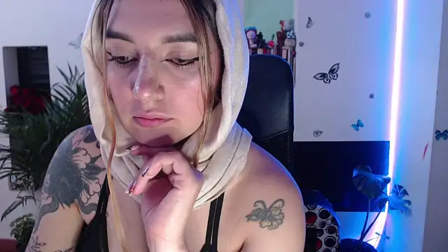 Lia-mitch online show from 10/27/25, 07:04