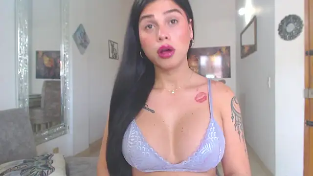 Snapshot of divinepleasury chatting on 05/15/26, 02:37 divinepleasury online show from 05/15/26, 02:37