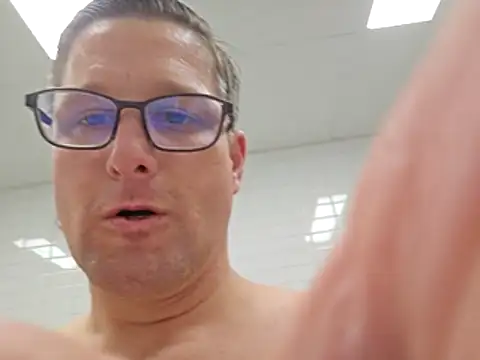 Snapshot of mneuert@xh chatting on 02/25/26, 06:41 mneuertxh online show from 02/25/26, 06:41